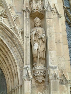 Statue_-_St_John_of_Beverley_on_the_Minster.jpg