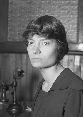 Dorothy_Day,_1916_(cropped).jpg