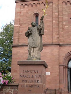 330px-Sanctus_Marcellinus_Martyr_Germany_Seligenstadt_2007.JPG