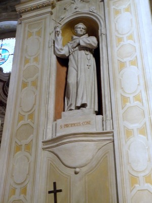 Duomo_di_Santa_Sofia,_statue_of_Saint_Pacificus_(Lendinara).JPG