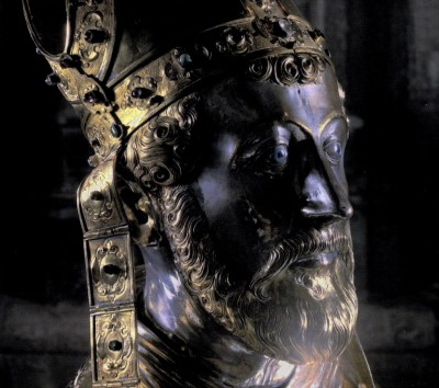 1024px-Maastricht,_Treasury_of_Saint_Servatius,_reliquary_bust_of_Servatius2.jpg