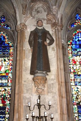 St_Etheldreda,_Ely_Place,_London_EC1_-_Nave_statue_-_geograph.org.uk_-_1613385.jpg