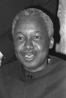 President_Nyerere_van_Tanzania,_koppen,_Bestanddeelnr_928-2879_(cropped).jpg