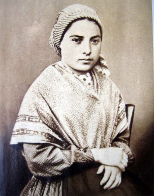 800px-Bernadette_Soubirous.jpg