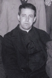 Padre_Hurtado_junto_a_jóvenes_católicos_(cropped).jpg