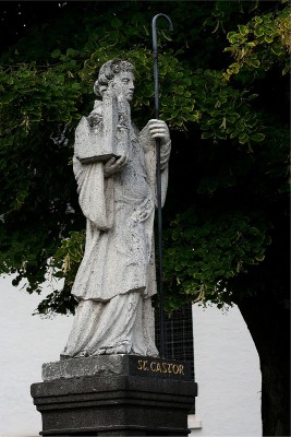 800px-Karden_Statue_Kastorbrunnen_2006-08-16.jpg