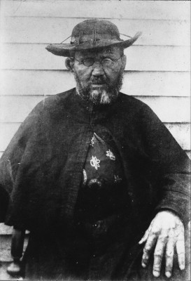 Father_Damien,_photograph_by_William_Brigham.jpg